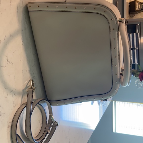 Nee more space in my closet - Picture 4 of 5